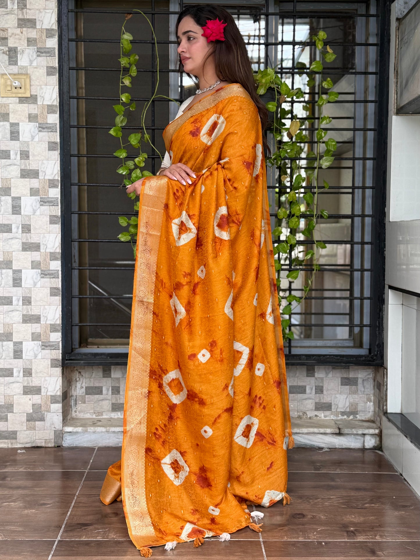 Anuscouture Srivalli - Elegant Shibori Saree with Zari Border Detailing Anuscouture