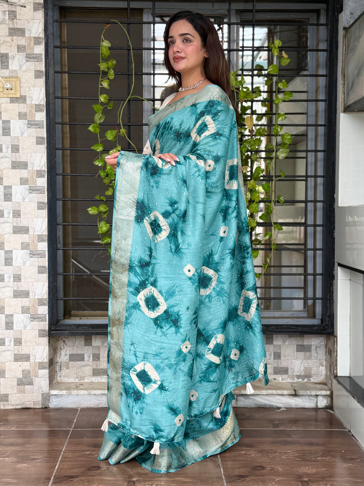 Anuscouture Srivalli - Elegant Shibori Saree with Zari Border Detailing Anuscouture