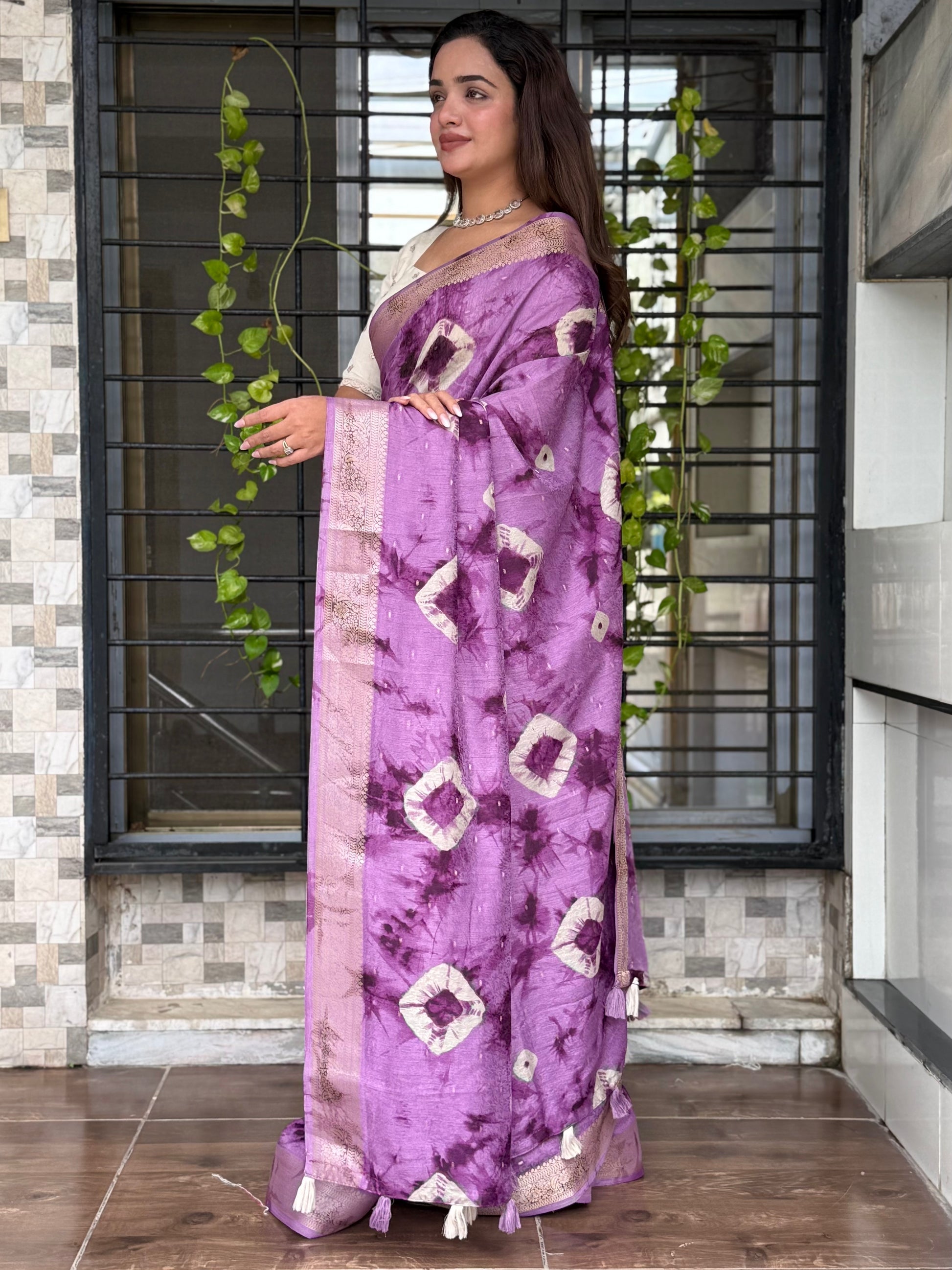 Anuscouture Srivalli - Elegant Shibori Saree with Zari Border Detailing Anuscouture