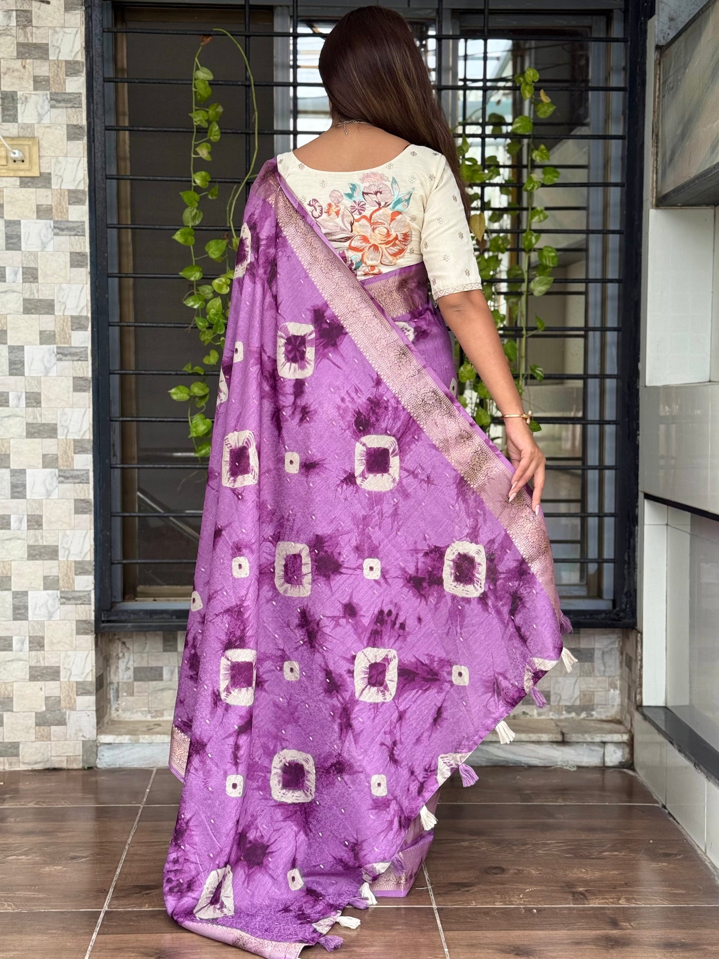 Anuscouture Srivalli - Elegant Shibori Saree with Zari Border Detailing Anuscouture