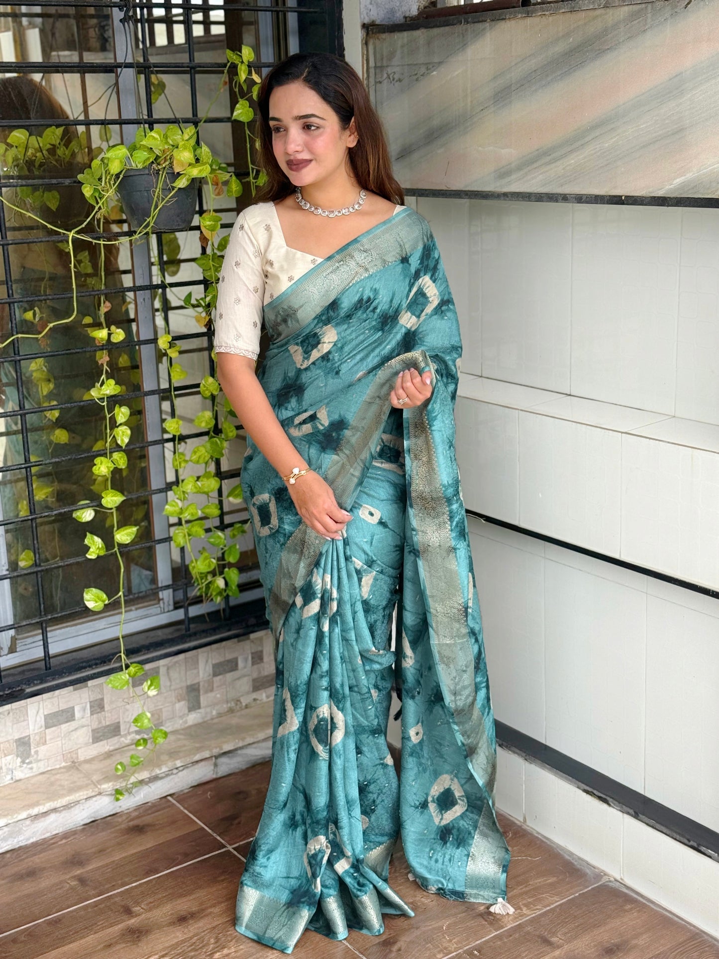 Anuscouture Srivalli - Elegant Shibori Saree with Zari Border Detailing Anuscouture