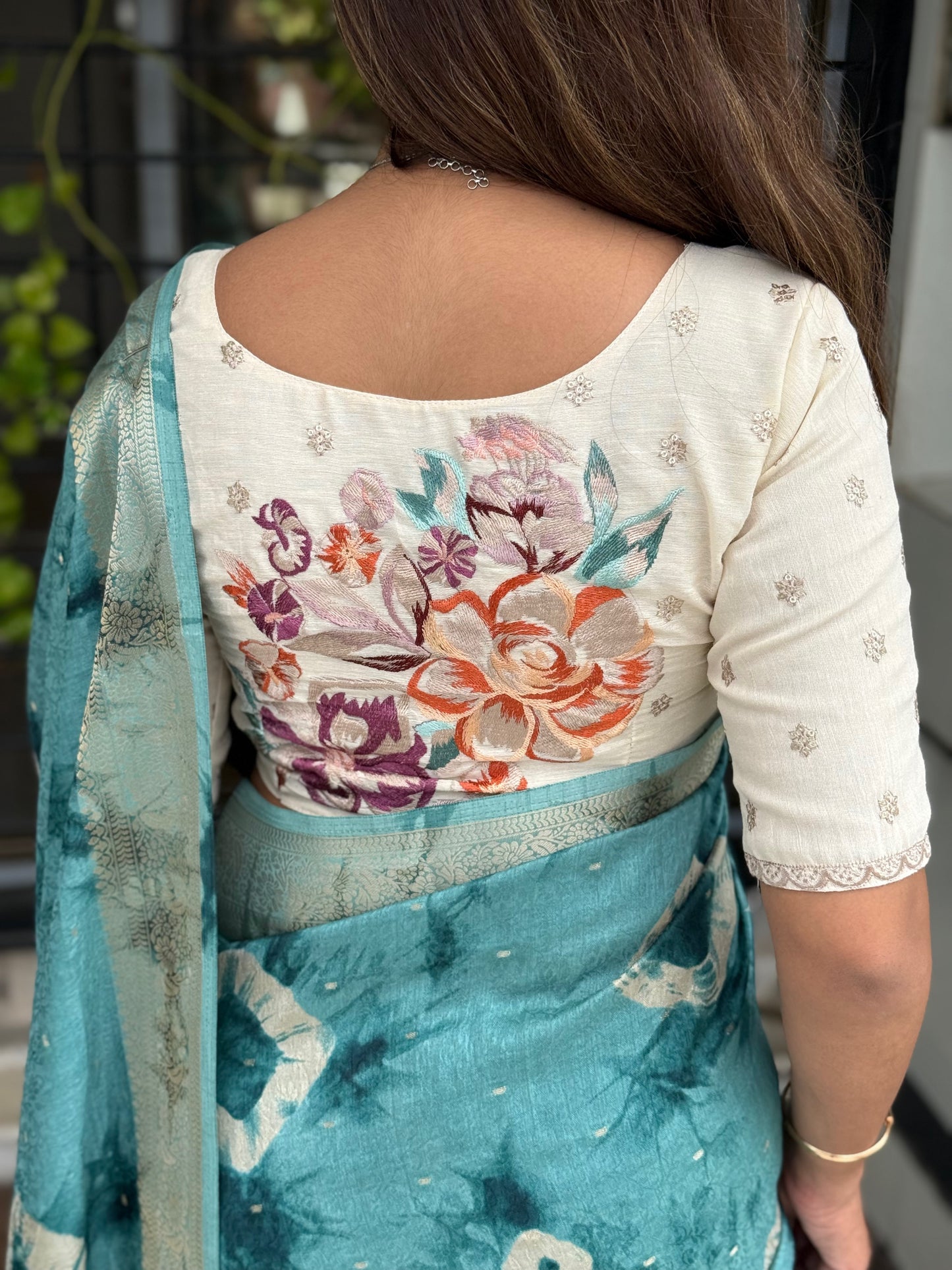 Anuscouture Srivalli - Elegant Shibori Saree with Zari Border Detailing Anuscouture