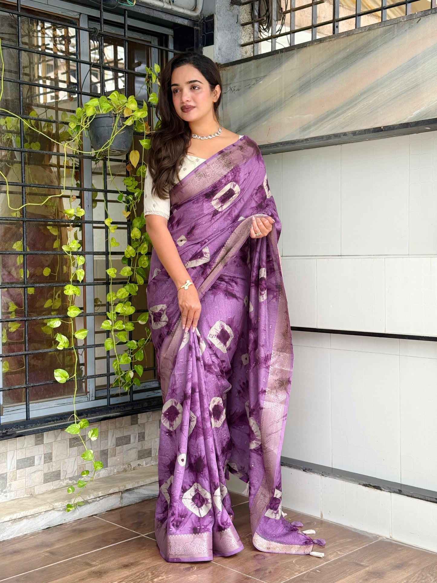 Anuscouture Srivalli - Elegant Shibori Saree with Zari Border Detailing Anuscouture