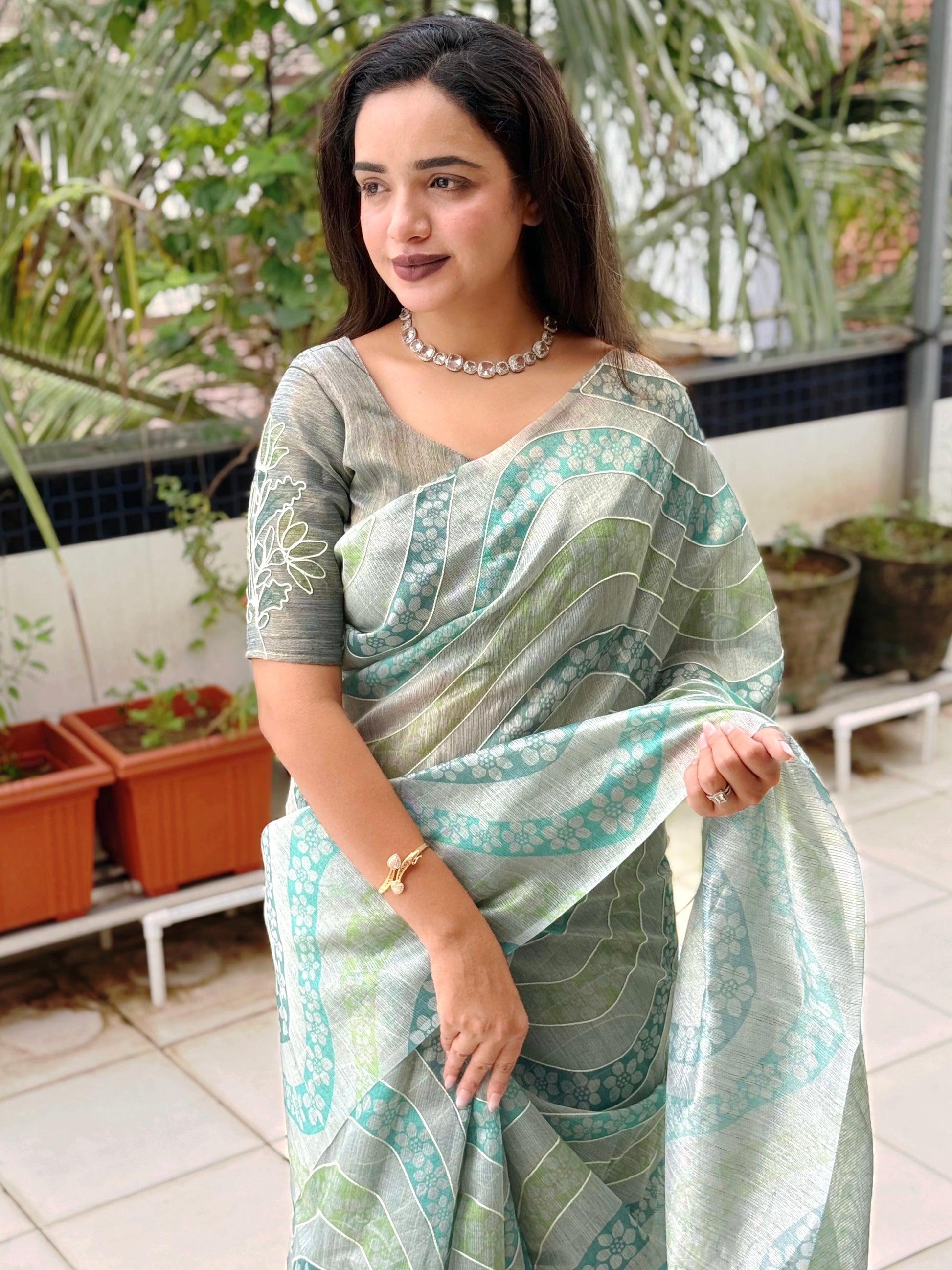 Anuscouture Nurvi - Linen Cotton Saree with Thread & Zari Detailing Anuscouture